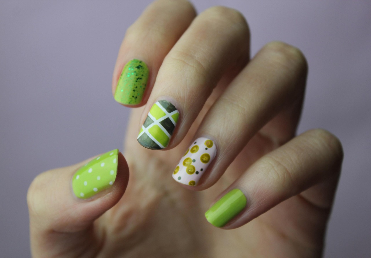Tipo de francesinhas: 7 estilos para unhas modernas e elegantes