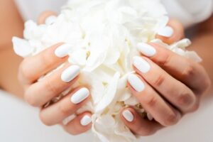 Leia mais sobre o artigo Melhor Esmalte Branco: Nossas Principais Escolhas para um Visual Impecável