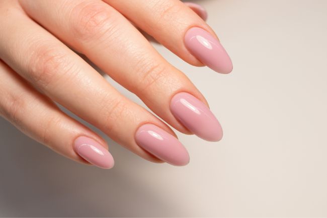 Você está visualizando atualmente Melhor Esmalte Nude: Os 10 Tons Mais Elegantes para Qualquer Ocasião