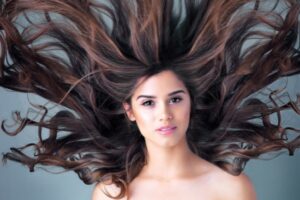 Leia mais sobre o artigo Como Fazer o Cabelo Crescer Mais Rápido com Ingredientes Naturais