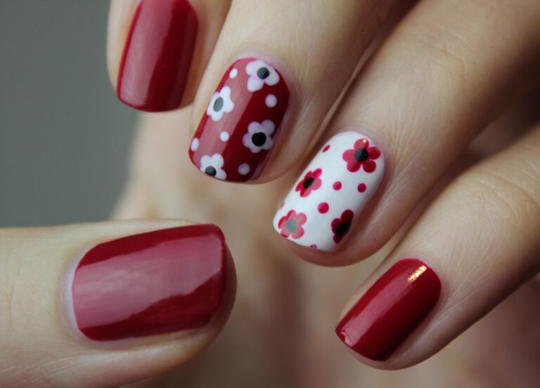 Tipo de francesinhas: 7 estilos para unhas modernas e elegantes
